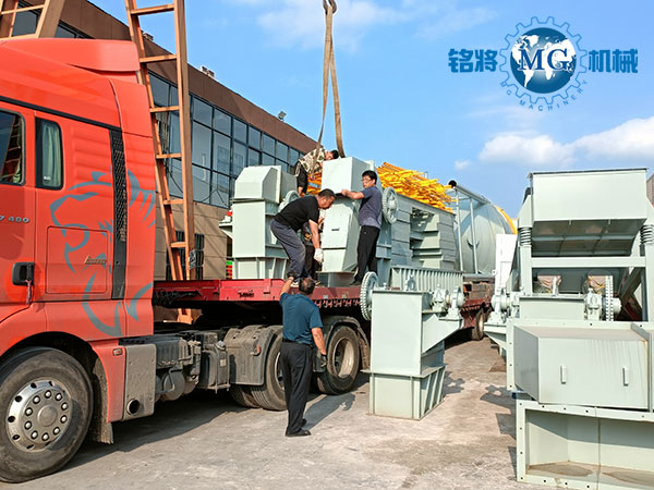 南京鱷魚(yú)集團(tuán)干粉砂漿生產(chǎn)線(xiàn)裝車(chē)中 南京鱷魚(yú)集團(tuán)干粉砂漿生產(chǎn)線(xiàn)裝車(chē)中