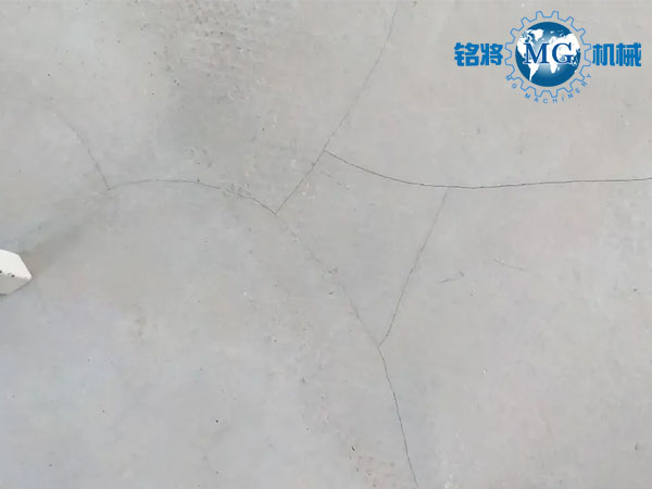 都說石膏基自流平抗開裂，可為啥到處開裂？